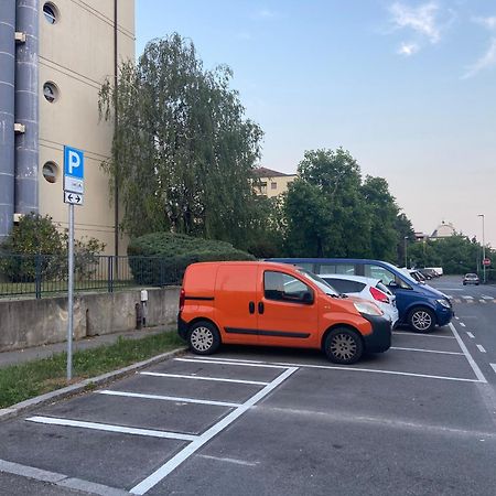 Relax&Comfort Redona 8 Bergamo Bagian luar foto