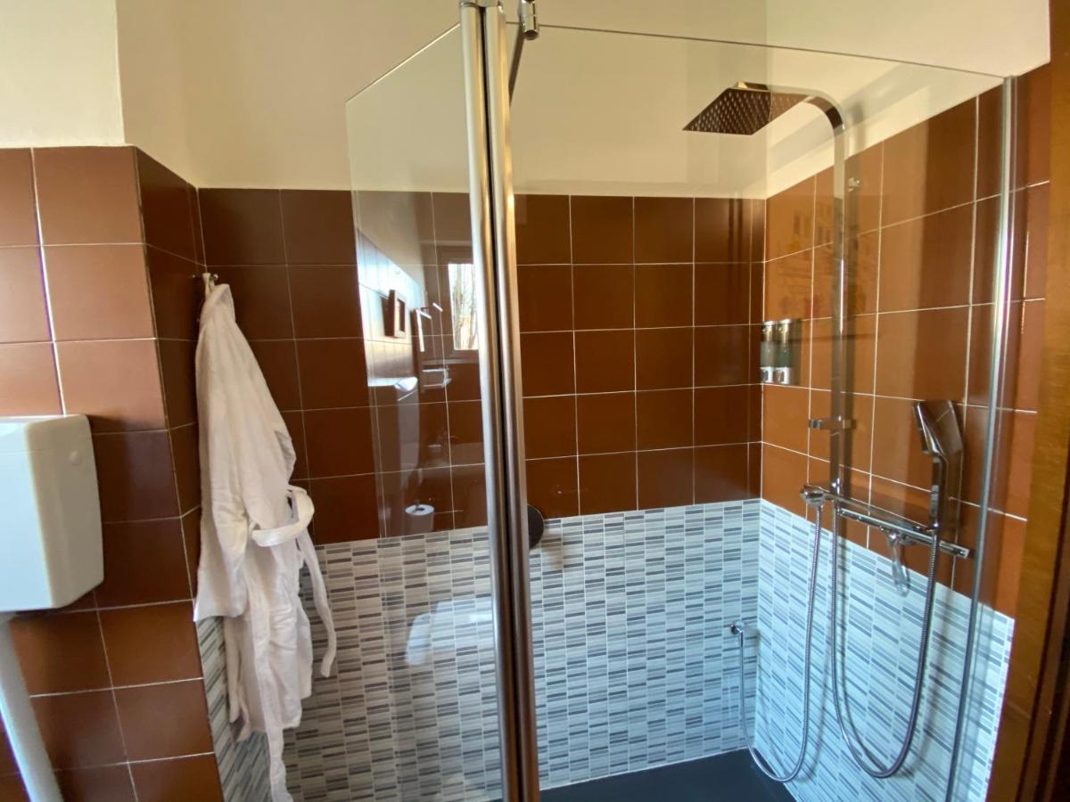 Relax&Comfort Redona 8 Bergamo Bagian luar foto